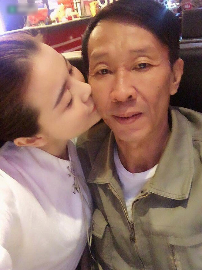 Cao Thái Hà: Gia đình phá sản, đang sống xa hoa trong nhà lầu phải về quê ở nhờ chòi lá