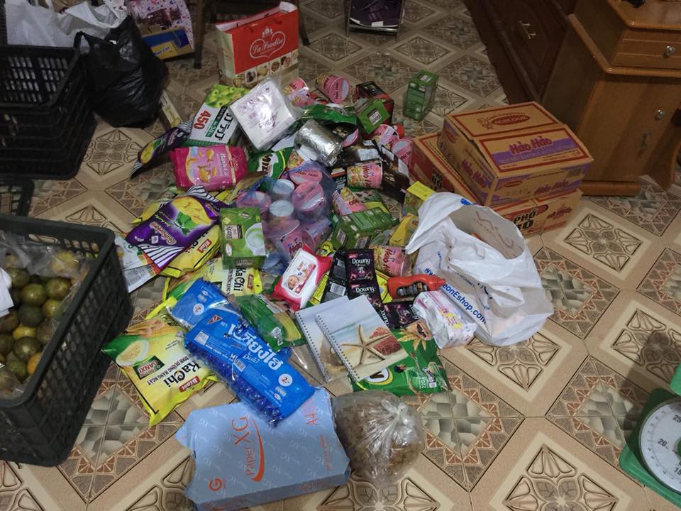 Hết băng vệ sinh, du học sinh Việt lại đua nhau khoe vali chứa đầy mì tôm vì sợ ở bển không bán!