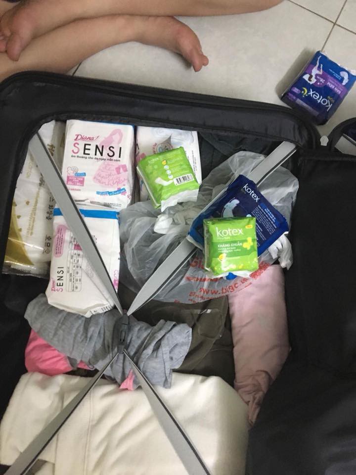 Hết băng vệ sinh, du học sinh Việt lại đua nhau khoe vali chứa đầy mì tôm vì sợ ở bển không bán!