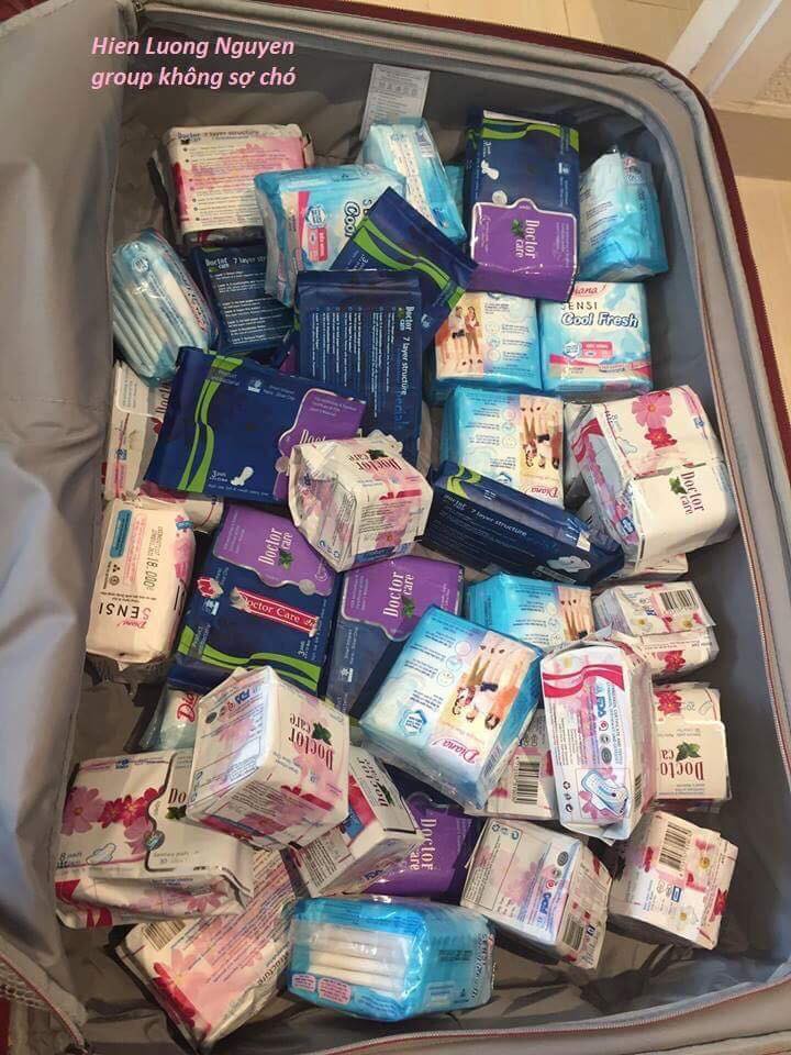 Hết băng vệ sinh, du học sinh Việt lại đua nhau khoe vali chứa đầy mì tôm vì sợ ở bển không bán!