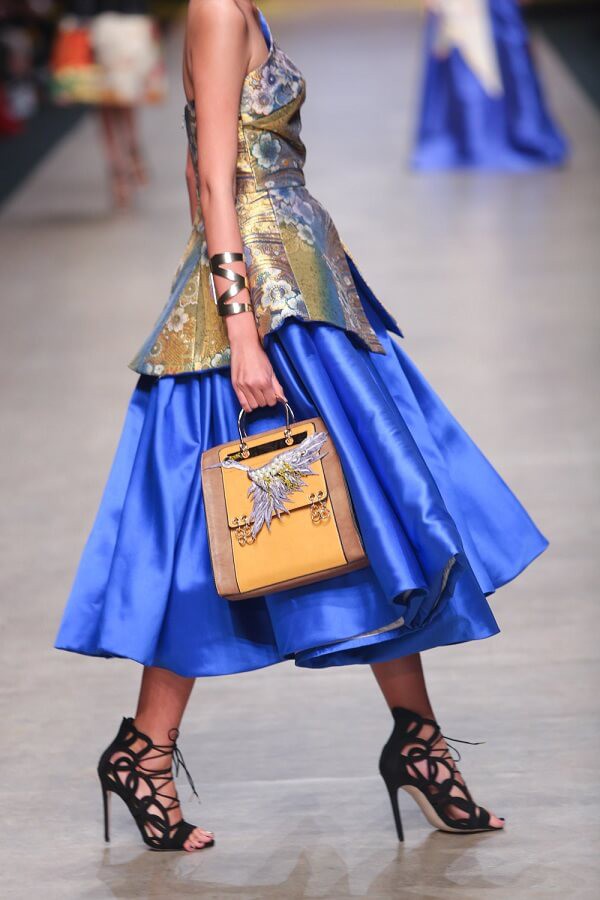 Hoàng Thùy Linh tuổi 30: Nổi tiếng, sang giàu và đã có hoàng tử nhưng tại sao không công khai?