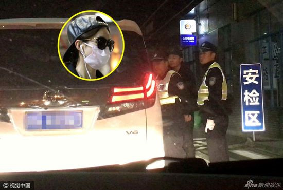 Triệu Lệ Dĩnh: Tiểu hoa đán luôn ngập trong thị phi và scandal tình ái