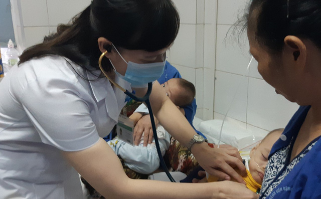 Hà Nội: 2 anh em sinh đôi cùng mắc sởi nguy kịch, BS cảnh báo nhiều ca biến chứng nặng