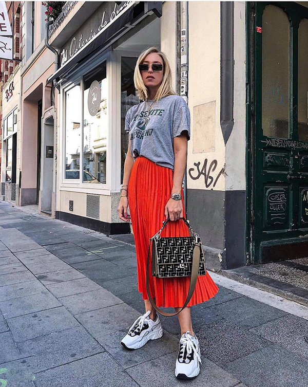 Phối đồ đa dạng cùng một kiểu chân váy