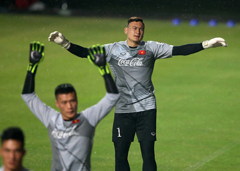 Tiết lộ nội dung cuộc nói chuyện giữa HLV Park Hang Seo và Văn Lâm