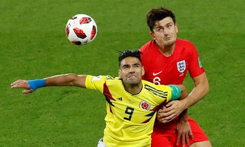 Bác sĩ đề xuất cấm cầu thủ đánh đầu trong bóng đá