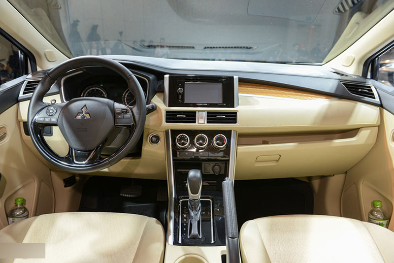Ảnh Mitsubishi Xpander: Giá tốt, thiết kế đẹp, động cơ nhỏ