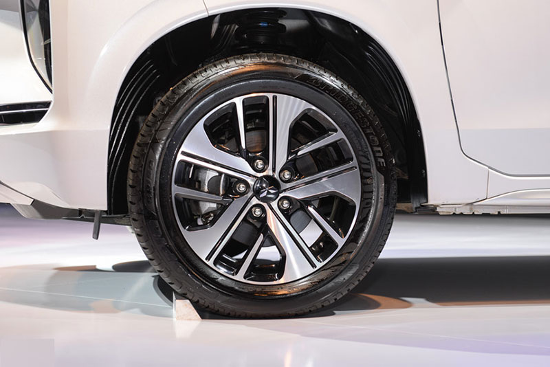 Ảnh Mitsubishi Xpander: Giá tốt, thiết kế đẹp, động cơ nhỏ