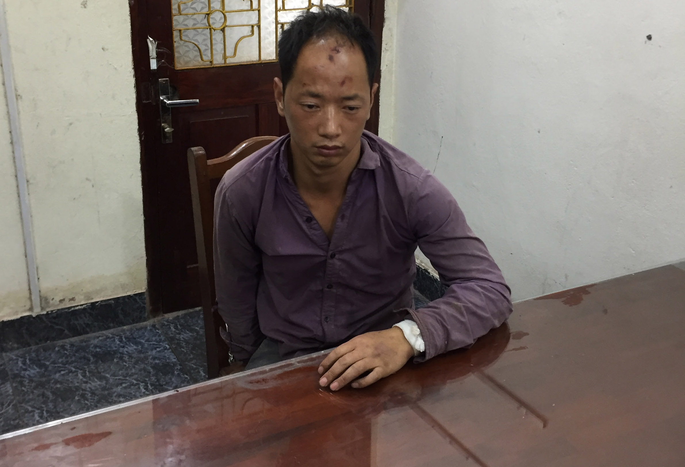 Khởi tố 2 đối tượng Trung Quốc cướp ở cây xăng, tông xe vào công an