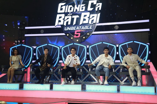 Giọng ca bất bại tập 7: Mỹ Tâm làm phiên dịch cho hotboy kẹo kéo, Lam Trường có biệt danh răng sắt Giọng ca bất bại tập 7: Mỹ Tâm làm phiên dịch cho hotboy kẹo kéo, Lam Trường có biệt danh răng sắt