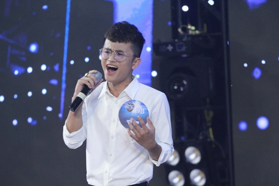 Giọng ca bất bại tập 7: Mỹ Tâm làm phiên dịch cho hotboy kẹo kéo, Lam Trường có biệt danh răng sắt Giọng ca bất bại tập 7: Mỹ Tâm làm phiên dịch cho hotboy kẹo kéo, Lam Trường có biệt danh răng sắt