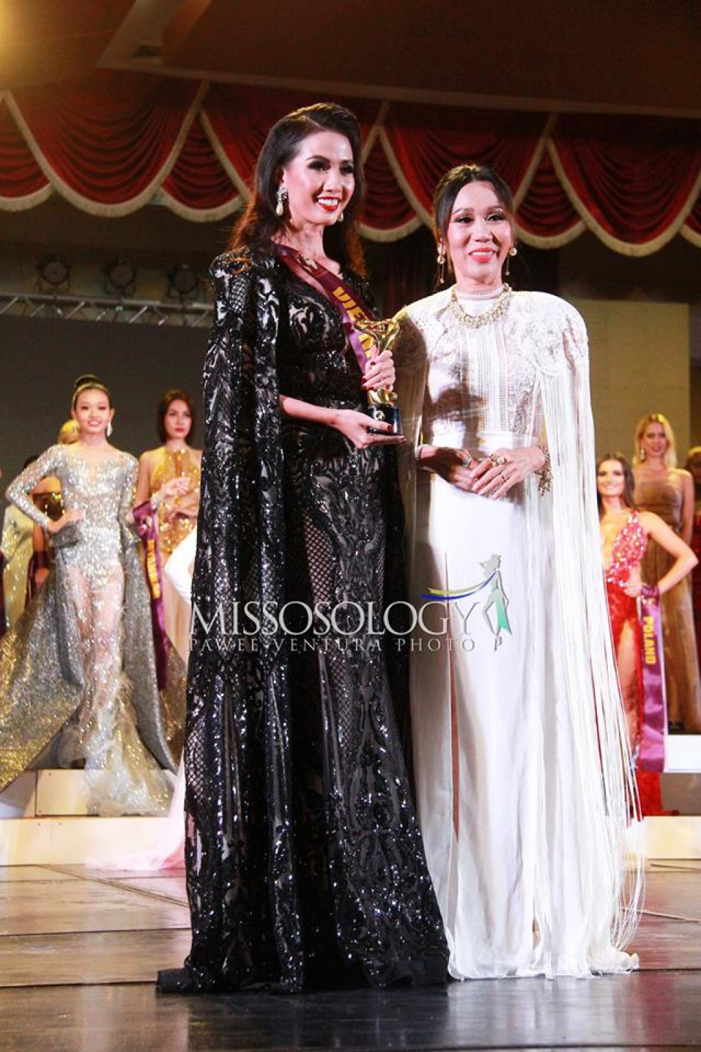 Phan Thị Mơ chính thức đăng quang Hoa hậu đại sứ du lịch thế giới 2018