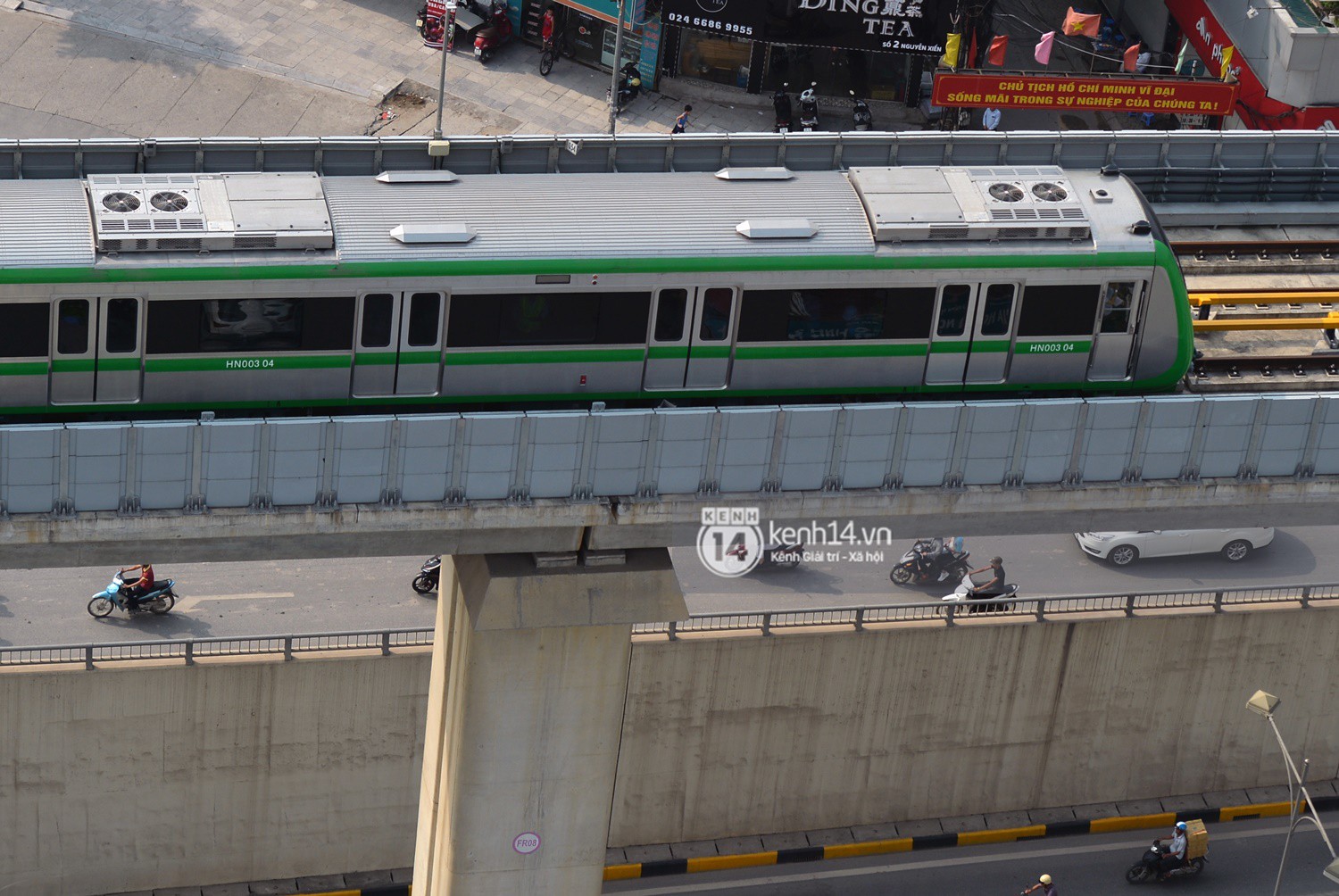 Video: Hành trình 15 phút đoàn tàu đường sắt trên cao lao vun vút từ ga Cát Linh tới Yên Nghĩa