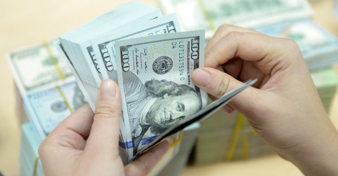 Các ngân hàng đồng loạt giảm giá USD