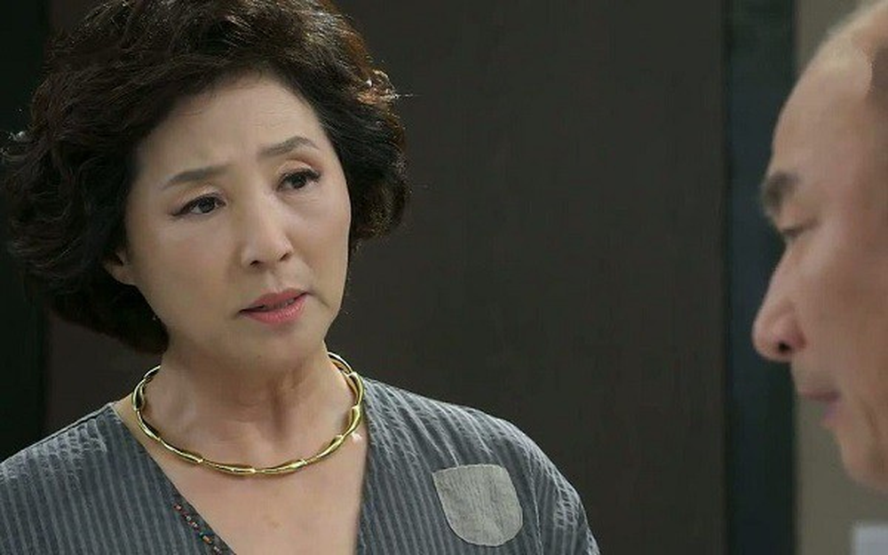 Mẹ chồng ăn vụng quên chùi mép, đến khi bị con dâu phát giác lại lấp liếm thế này khiến cô khó nghĩ hơn Mẹ chồng ăn vụng quên chùi mép, đến khi bị con dâu phát giác lại lấp liếm thế này khiến cô khó nghĩ hơn