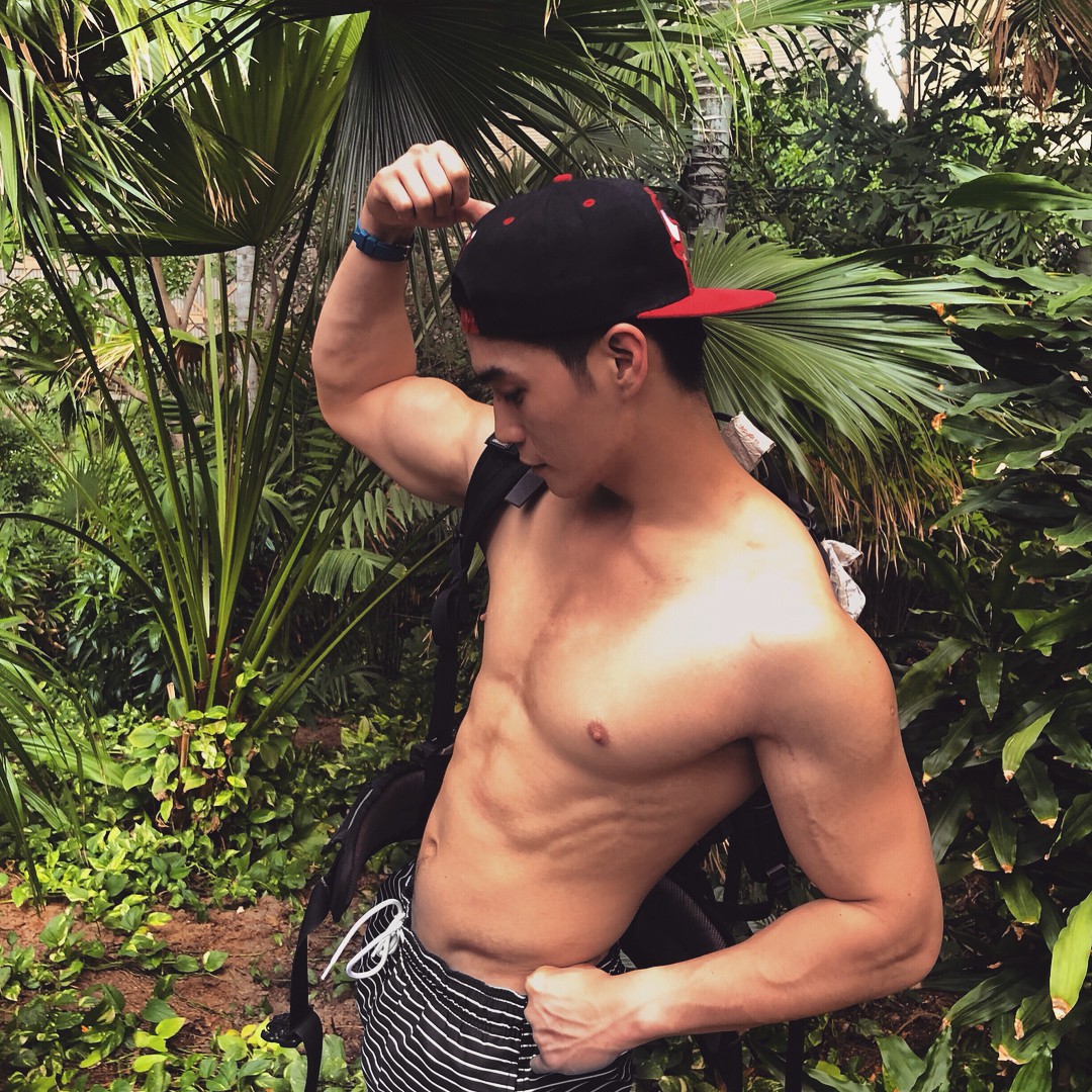 Giám đốc Việt 28 tuổi có nhan sắc cực phẩm, nhìn sang bạn gái cậu lại càng thêm ghen tị