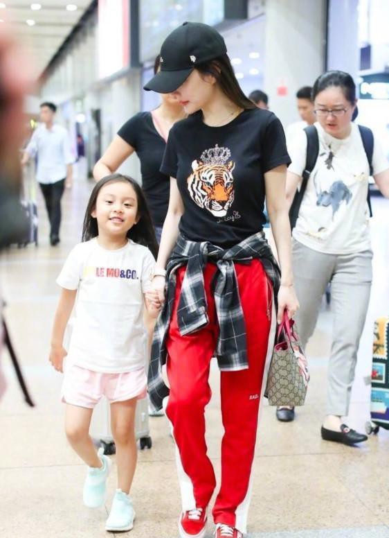 Lý Tiểu Lộ lột xác hoàn toàn của sau scandal ngoại tình chấn động Cbiz Lý Tiểu Lộ lột xác hoàn toàn của sau scandal ngoại tình chấn động Cbiz