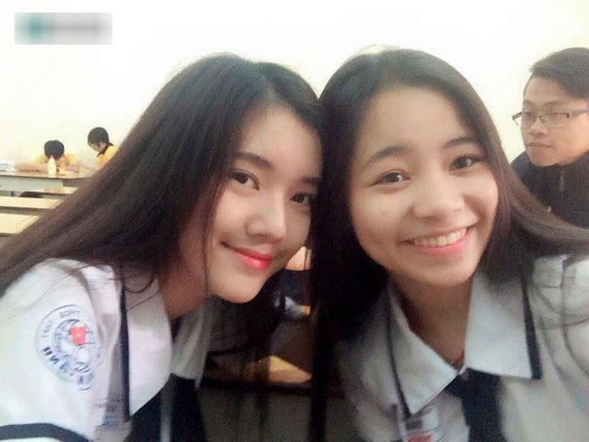 Cố soi bảng tên để tìm danh tính nữ sinh xinh đẹp, dân mạng vấp phải cú lừa khá bất ngờ