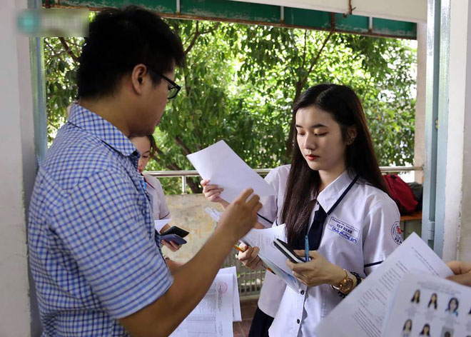 Cố soi bảng tên để tìm danh tính nữ sinh xinh đẹp, dân mạng vấp phải cú lừa khá bất ngờ