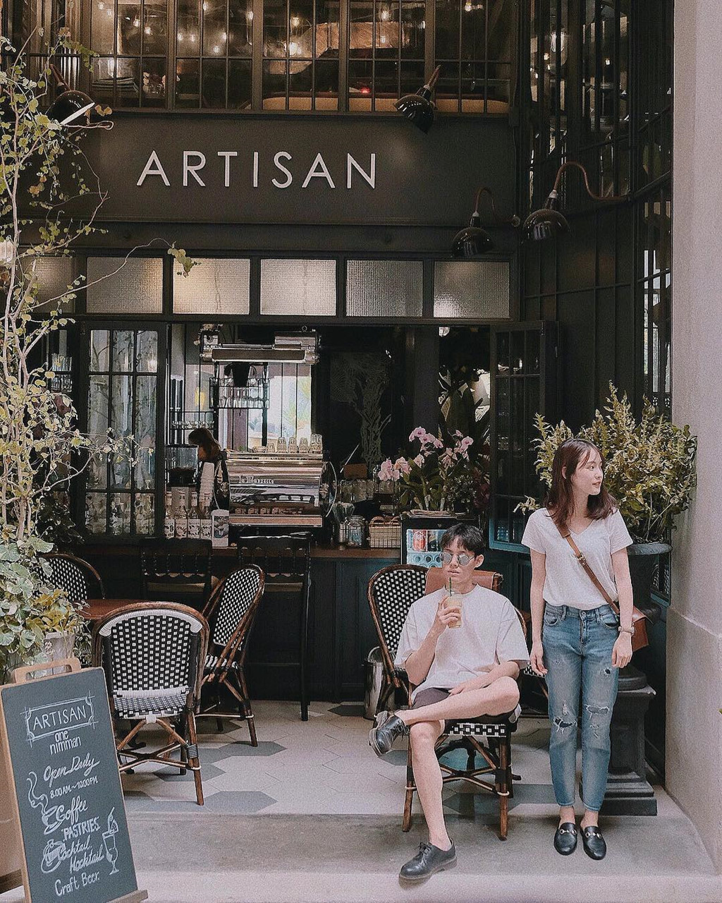 Sống ảo như hot girl số một Thái Lan: Đứng vào đâu cũng có ảnh đẹp