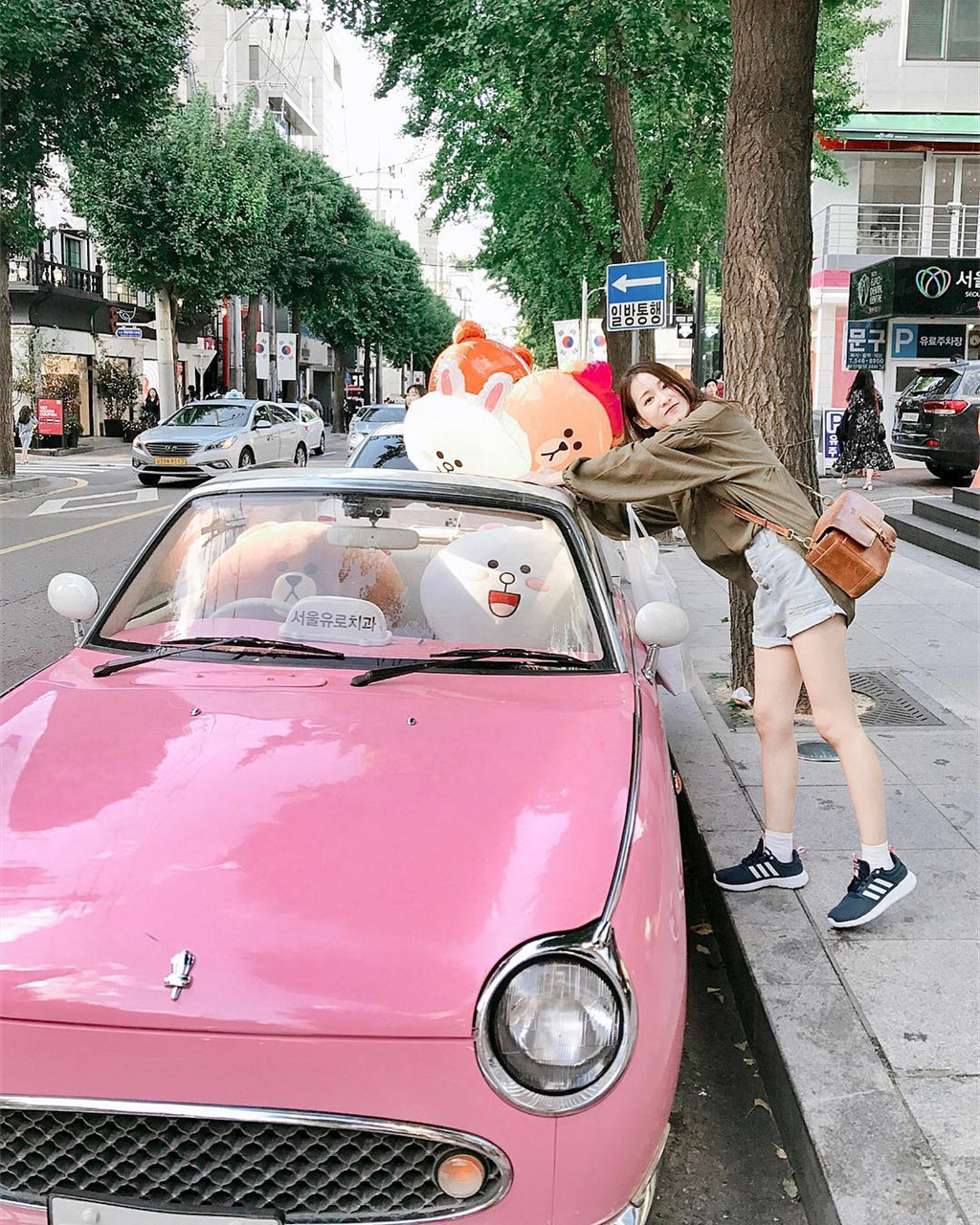 Sống ảo như hot girl số một Thái Lan: Đứng vào đâu cũng có ảnh đẹp