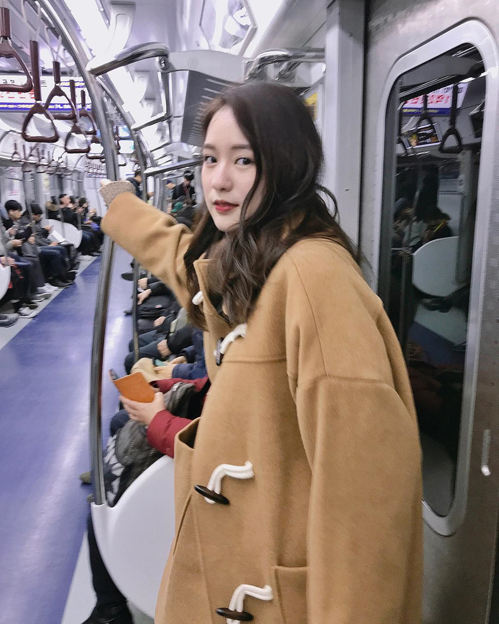 Sống ảo như hot girl số một Thái Lan: Đứng vào đâu cũng có ảnh đẹp