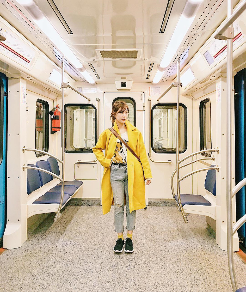 Sống ảo như hot girl số một Thái Lan: Đứng vào đâu cũng có ảnh đẹp