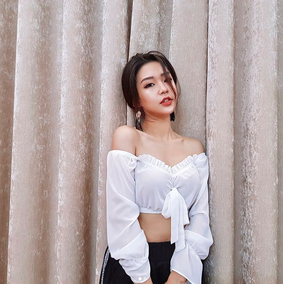 Cận cảnh nhan sắc xinh đẹp và vóc dáng quyến rũ đốt mắt của vợ sắp cưới rapper Rhymastic Cận cảnh nhan sắc xinh đẹp và vóc dáng quyến rũ đốt mắt của vợ sắp cưới rapper Rhymastic