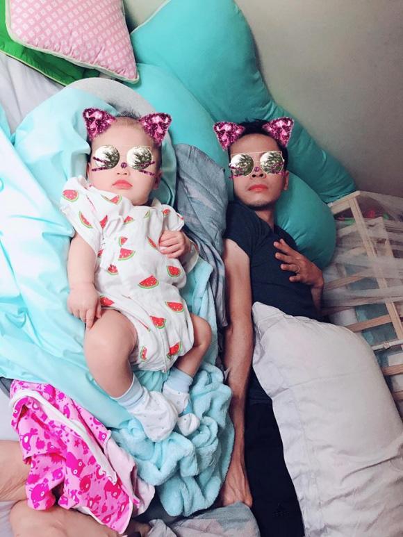 Tú Vi công khai khoe mặt con gái 4 tháng tuổi rất giống bố Văn Anh
