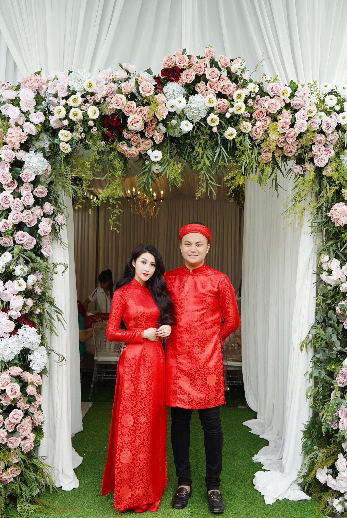 Hậu đám hỏi với bạn trai doanh nhân, Vân Navy khoe nhẫn cưới kim cương 169 triệu làm dân mạng lác mắt