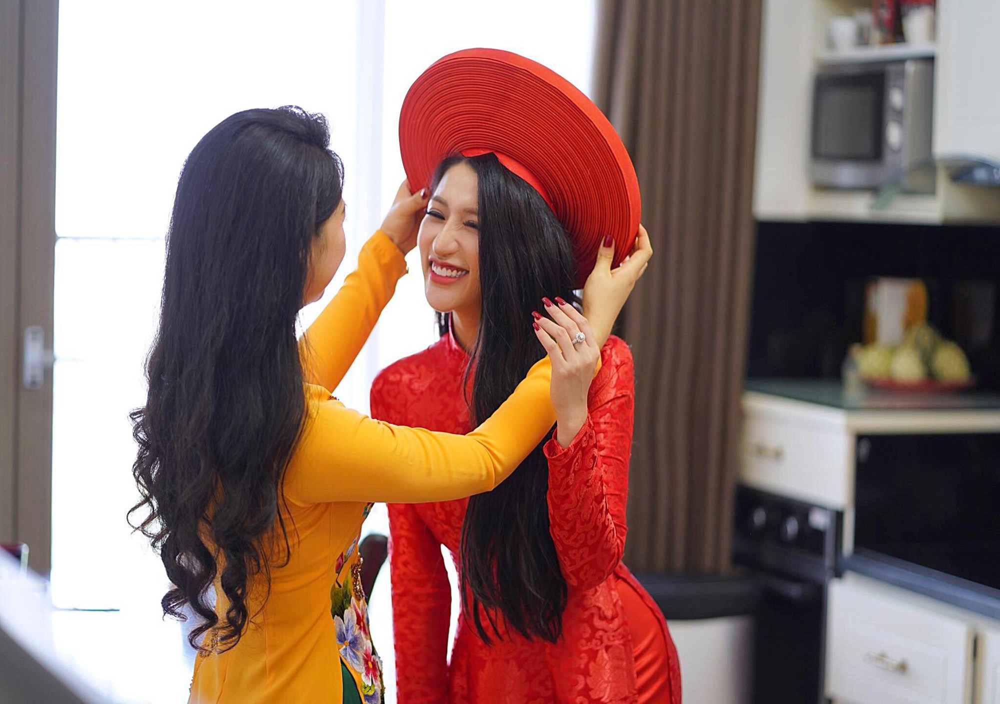 Hậu đám hỏi với bạn trai doanh nhân, Vân Navy khoe nhẫn cưới kim cương 169 triệu làm dân mạng lác mắt