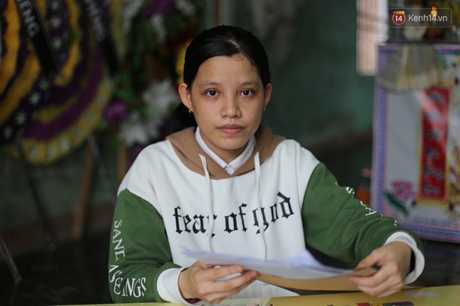 Nữ sinh đội 2 tang cùng lúc đỗ đại học hơn 21 điểm: Thi xong môn cuối là chạy một mạch về chôn cất ba, rồi nói con làm bài tốt lắm...