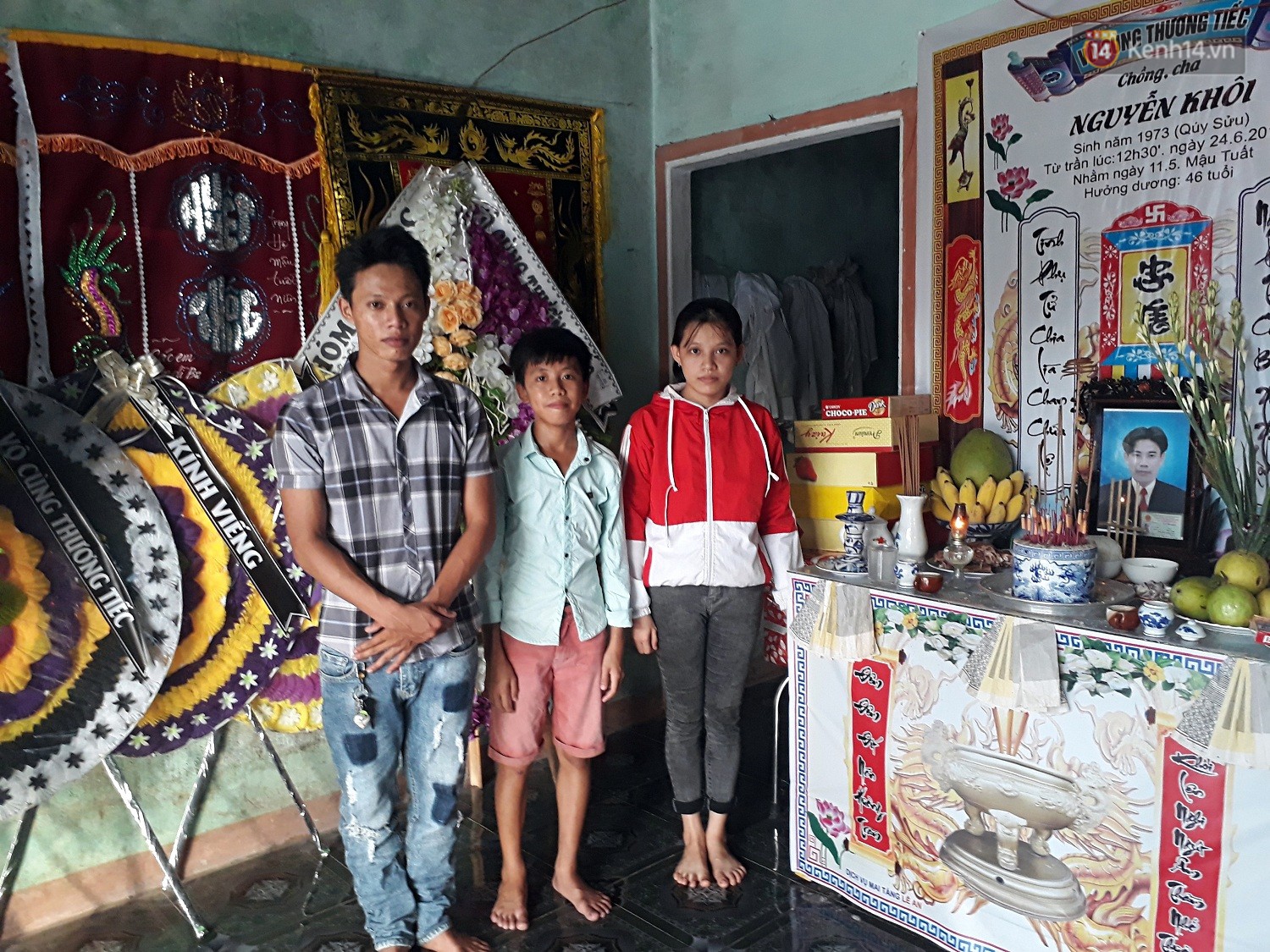 Nữ sinh đội 2 tang cùng lúc đỗ đại học hơn 21 điểm: Thi xong môn cuối là chạy một mạch về chôn cất ba, rồi nói con làm bài tốt lắm...