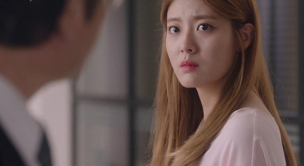 Chồng hóa đá khi biết danh tính nữ chủ nhân của gia đình hàng xóm giàu có mới chuyển đến ở cạnh