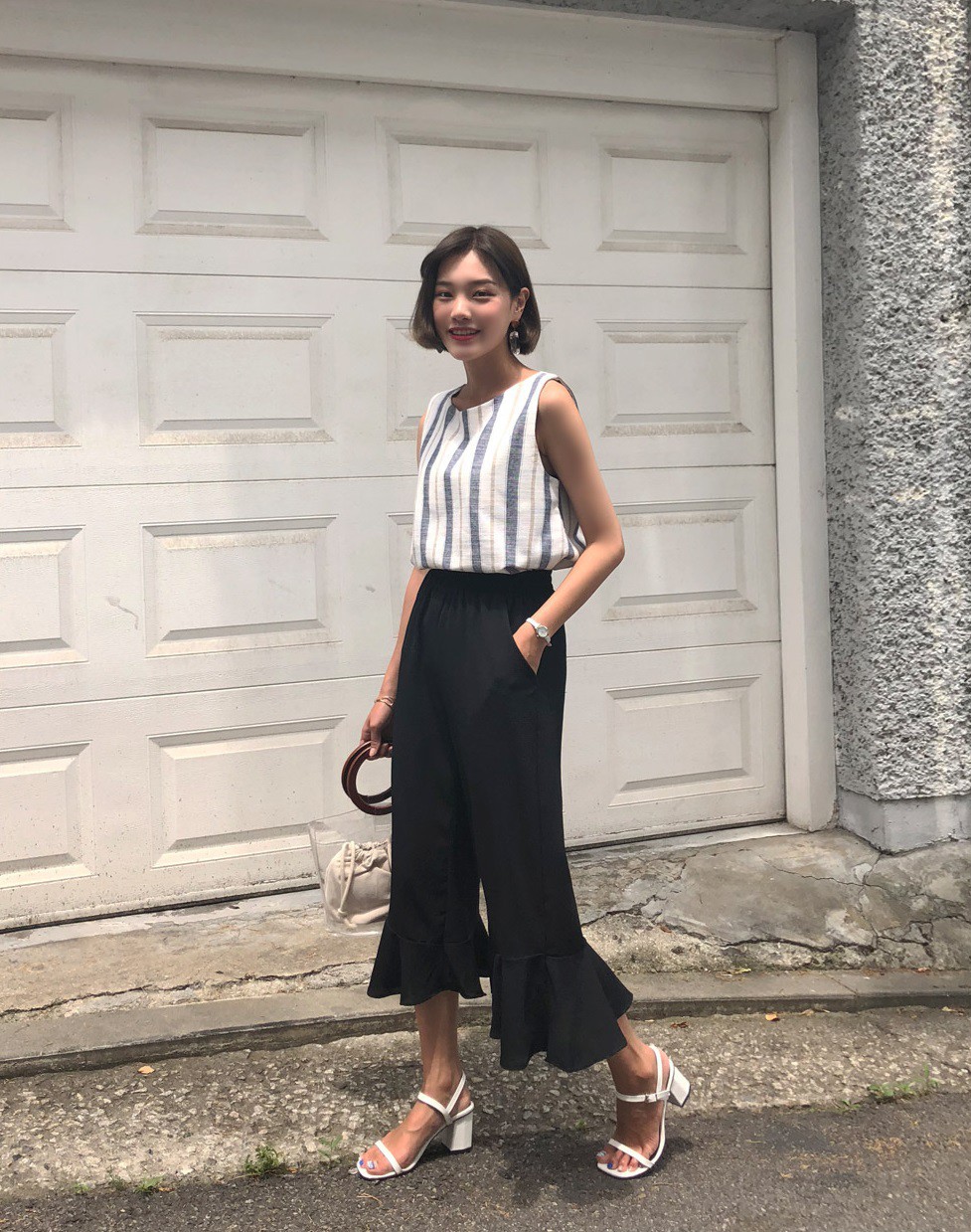 Tưởng sẽ làm lộ bắp tay to nhưng thực ra, mẫu áo này lại giúp cánh tay trông thon gọn hơn bội phần Tưởng sẽ làm lộ bắp tay to nhưng thực ra, mẫu áo này lại giúp cánh tay trông thon gọn hơn bội phần