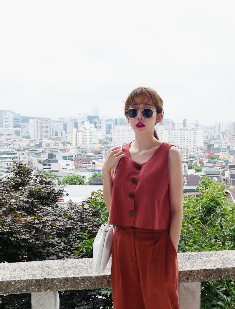 Tưởng sẽ làm lộ bắp tay to nhưng thực ra, mẫu áo này lại giúp cánh tay trông thon gọn hơn bội phần Tưởng sẽ làm lộ bắp tay to nhưng thực ra, mẫu áo này lại giúp cánh tay trông thon gọn hơn bội phần