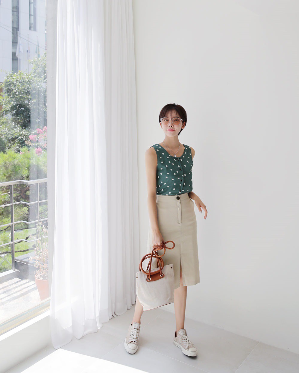 Tưởng sẽ làm lộ bắp tay to nhưng thực ra, mẫu áo này lại giúp cánh tay trông thon gọn hơn bội phần Tưởng sẽ làm lộ bắp tay to nhưng thực ra, mẫu áo này lại giúp cánh tay trông thon gọn hơn bội phần