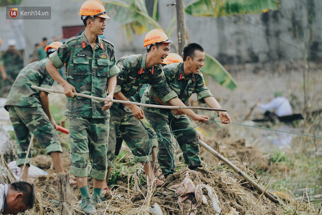 Vui như bà con Chương Mỹ sau trận lũ lịch sử: Mấy đứa cháu được về rồi, nhà cửa rộn ràng hẳn lên! Vui như bà con Chương Mỹ sau trận lũ lịch sử: Mấy đứa cháu được về rồi, nhà cửa rộn ràng hẳn lên!