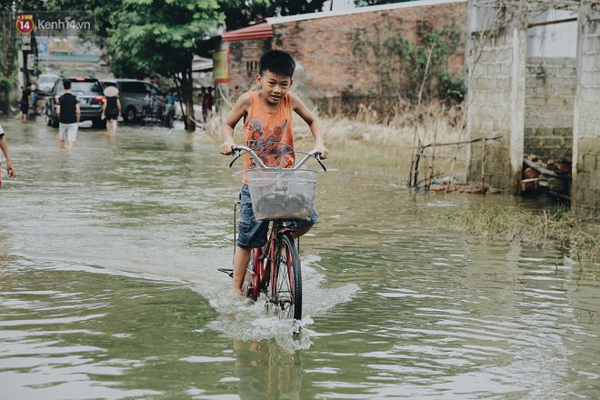 Vui như bà con Chương Mỹ sau trận lũ lịch sử: Mấy đứa cháu được về rồi, nhà cửa rộn ràng hẳn lên! Vui như bà con Chương Mỹ sau trận lũ lịch sử: Mấy đứa cháu được về rồi, nhà cửa rộn ràng hẳn lên!