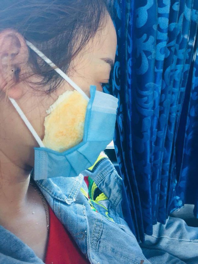 Anh chồng lên mạng dìm hàng cô vợ sinh ra không dành cho ô tô, mỗi lần đi đâu là phải mua cả túi bánh mì làm khẩu trang Anh chồng lên mạng dìm hàng cô vợ sinh ra không dành cho ô tô, mỗi lần đi đâu là phải mua cả túi bánh mì làm khẩu trang