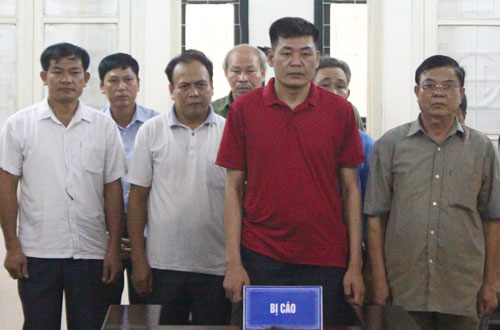 Hoãn xét xử phúc thẩm 10 cựu quan xã ‘xẻ thịt’ đất ở Đồng Tâm