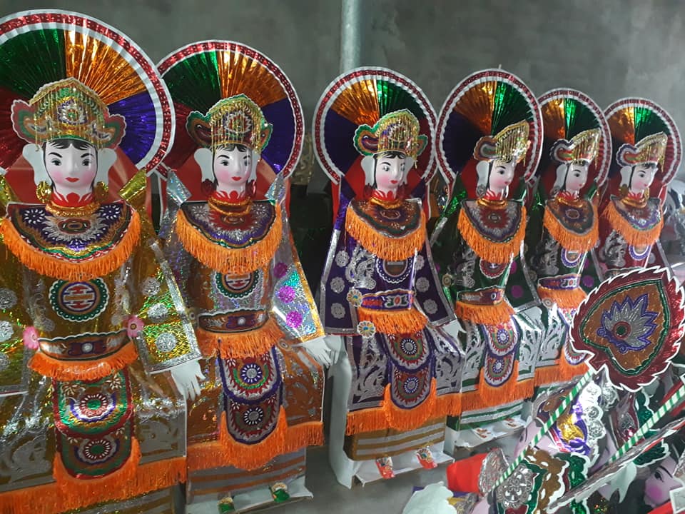 Đốt chân dài, osin cho người âm: Cuồng tín, mê muội và tham lam