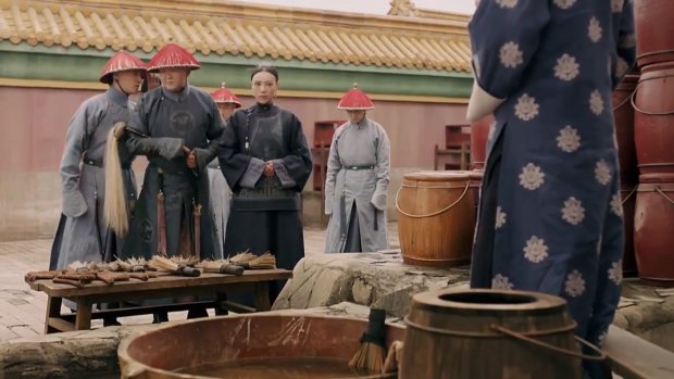 Phim Diên Hi công lược tập 29-30: Ngụy Anh Lạc giết tên thái giám đồng tính biến thái để cứu đồng nghiệp