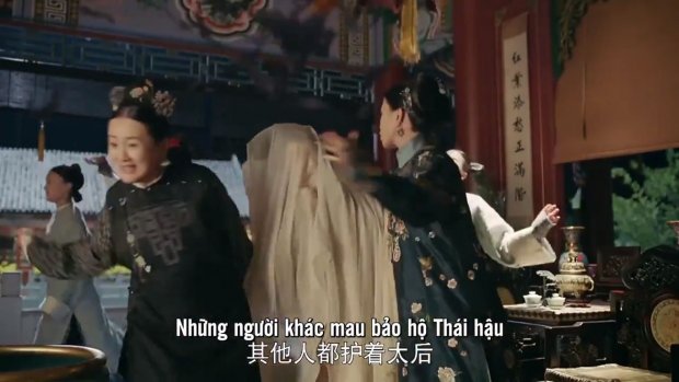 Phim Diên Hi công lược tập 29-30: Ngụy Anh Lạc giết tên thái giám đồng tính biến thái để cứu đồng nghiệp