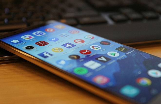 Huawei Mate 20 Pro trang bị thỏi pin khủng hơn Galaxy Note 9