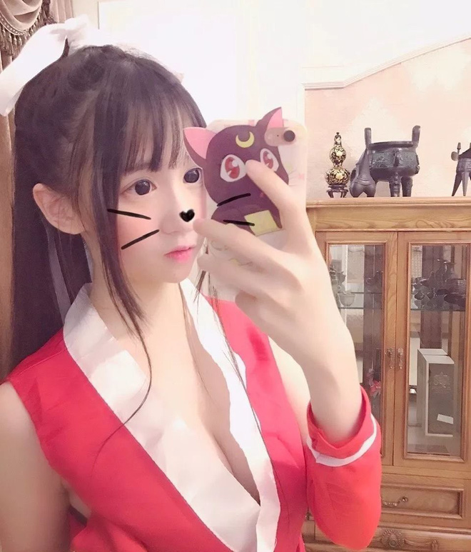 Hot girl Tik Tok Trung Quốc nửa triệu followers bị bóc mẽ mặt giả, gia thế giả Hot girl Tik Tok Trung Quốc nửa triệu followers bị bóc mẽ mặt giả, gia thế giả