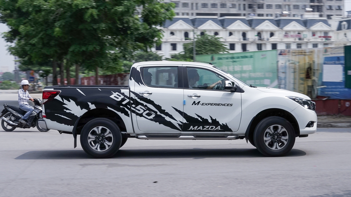 Mazda BT-50 mới thêm trang bị, giá từ 655 triệu đồng