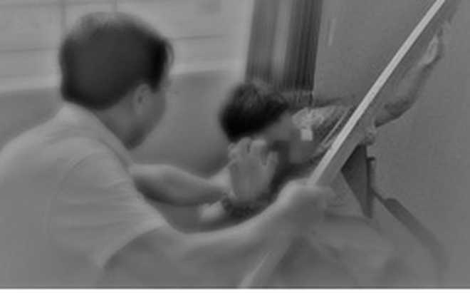 Phát hiện vợ cùng anh họ trong tư thế không mảnh vải che thân, người chồng còn bị sốc bởi câu nói đầy phũ phàng này Phát hiện vợ cùng anh họ trong tư thế không mảnh vải che thân, người chồng còn bị sốc bởi câu nói đầy phũ phàng này