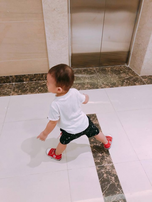 Sau hơn 1 năm úp mở, cuối cùng ca sĩ Nam Cường cũng chịu khoe ảnh cận mặt con trai Sau hơn 1 năm úp mở, cuối cùng ca sĩ Nam Cường cũng chịu khoe ảnh cận mặt con trai