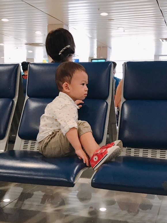 Sau hơn 1 năm úp mở, cuối cùng ca sĩ Nam Cường cũng chịu khoe ảnh cận mặt con trai